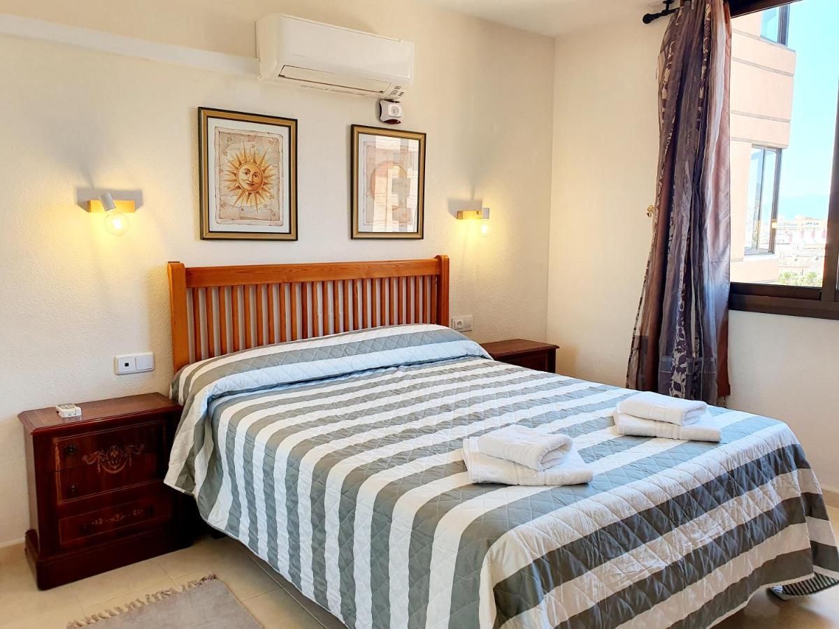 Marina Tower Apartment Fuengirola Bagian luar foto
