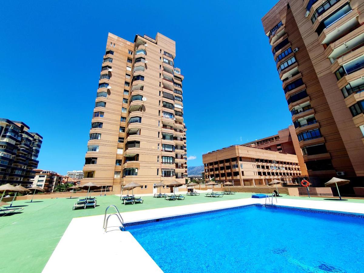 Marina Tower Apartment Fuengirola Bagian luar foto