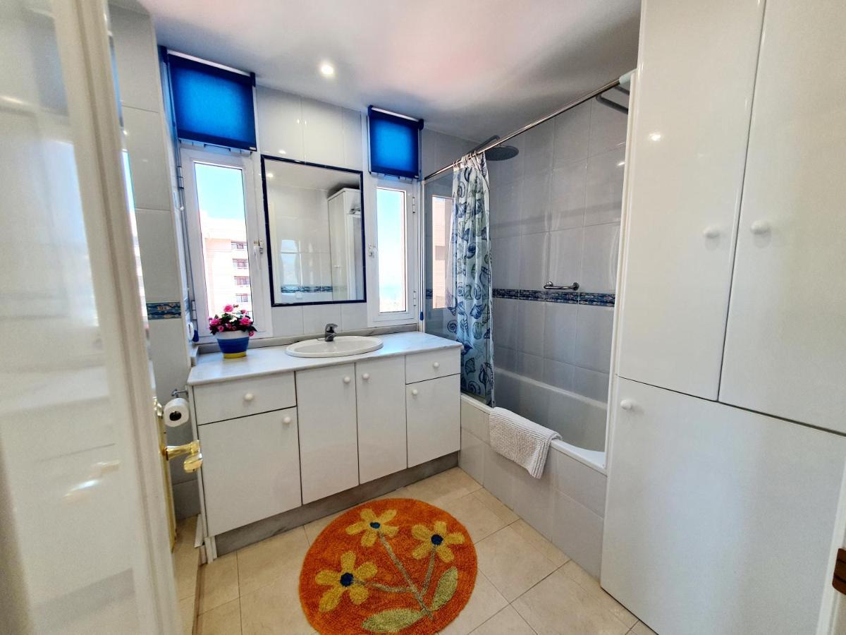 Marina Tower Apartment Fuengirola Bagian luar foto