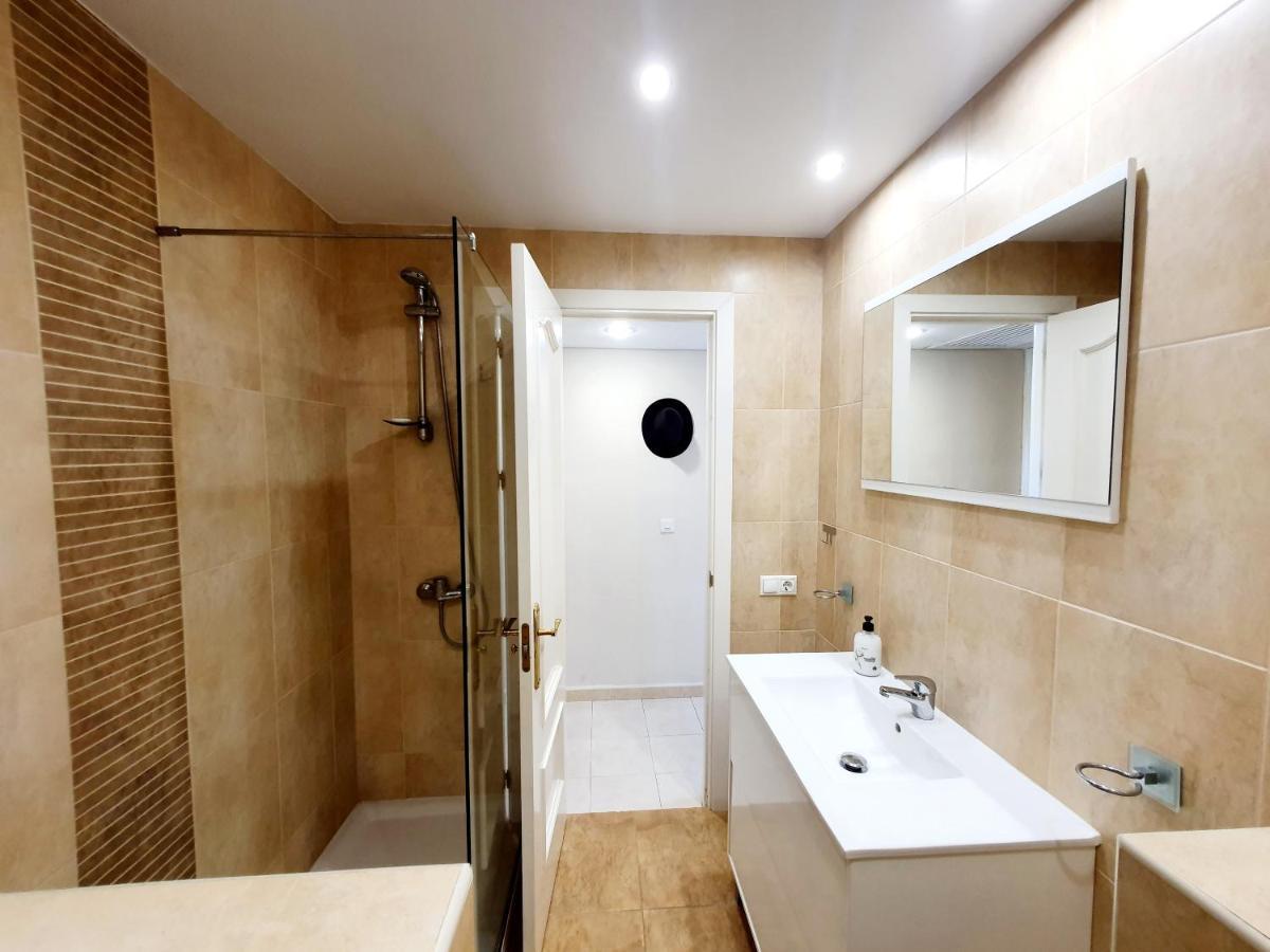 Marina Tower Apartment Fuengirola Bagian luar foto